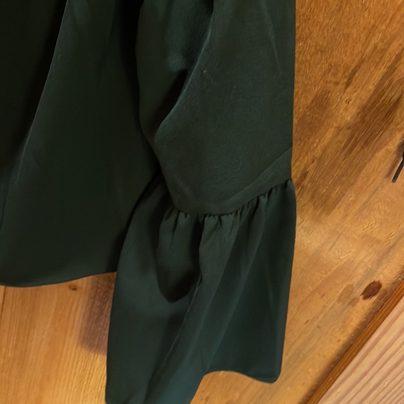 Off the shoulder GB shirt with bell type sleeves - Picture 3 of 4